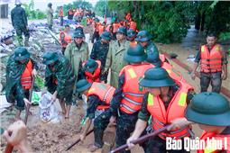 Tư lệnh Quân khu kiểm tra, chỉ đạo khắc phục hậu quả mưa lũ do ảnh hưởng của bão số 11